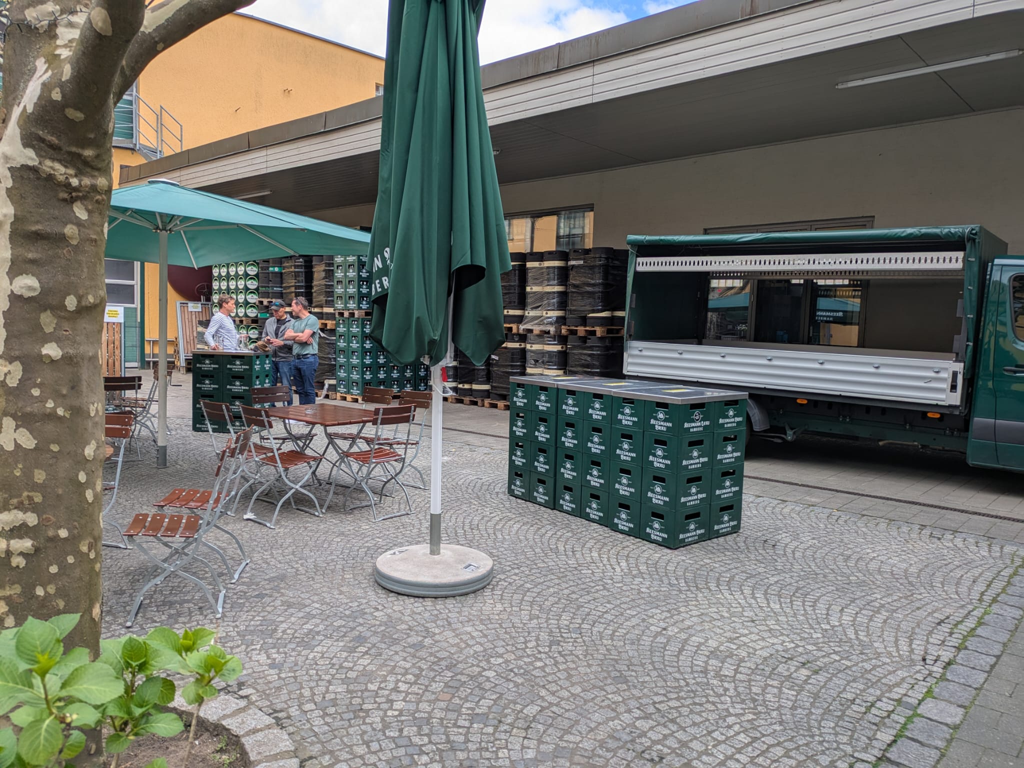 Bierkästen im Keesmann.Brauereihof von FrankenBierFreund 