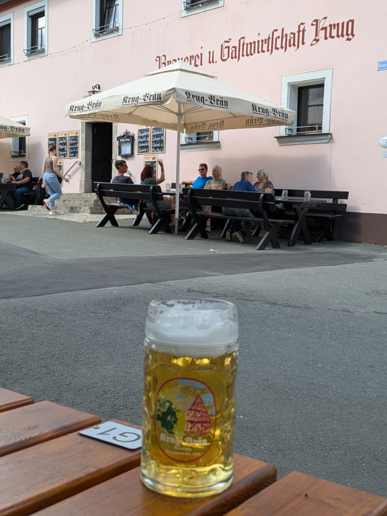 Breiitenlesauer Helles vor Krug-Bräu von FrankenBierFreund