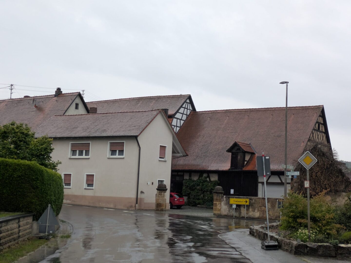 Brauerei Witzgall: Dunkle Holzdecken, helle Lampen und Vollbier-Legende in Schlammersdorf